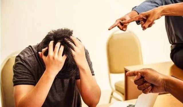 源于|老师和家长之间不信任的产生，源于一方的极端行为