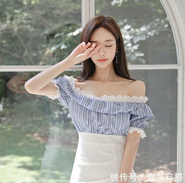 波尔卡褶皱|女神孙允珠高清时尚搭配:钻蓝条纹晴空波尔卡褶皱衣裙