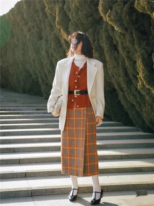 今春火了一种“小西装”，搭配裙子或者裤子都好看，又洋气又时髦