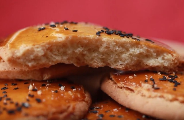 1碗面粉1个鸡蛋，教你在家做桃酥，香甜又酥脆，全家大小抢着吃