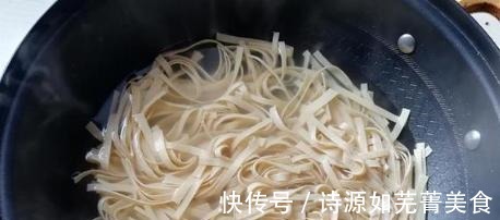 炒豆腐皮要焯水吗用正确方法做豆腐皮咸香入味,吃着比肉香!