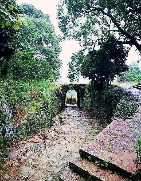  山间|此生必走一次缠绕浙闽山间的千年古道，真正的好山好水，遗世独立