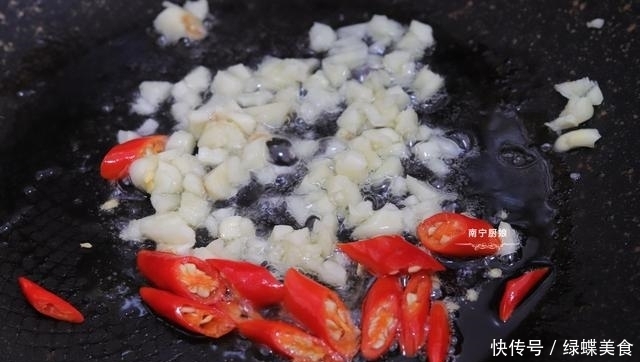 猪肉太贵吃不起,不如吃这菜,做法简单味道好,比吃肉过瘾