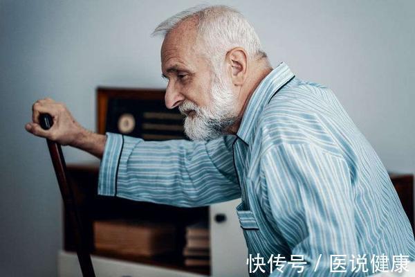 医生|医生表示:当老人有这6个情况,或许是帕金森已经“缠上”了