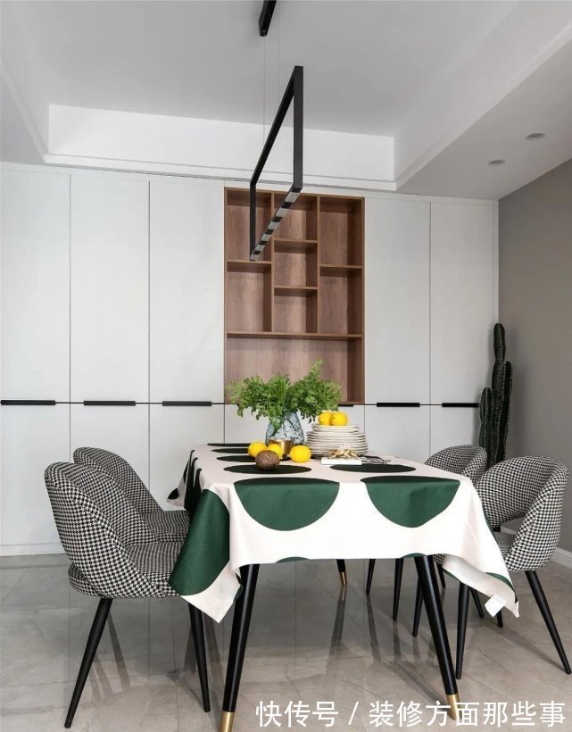 客厅|68㎡复古风二居室大黄大绿又不俗气,氛围感十足反而