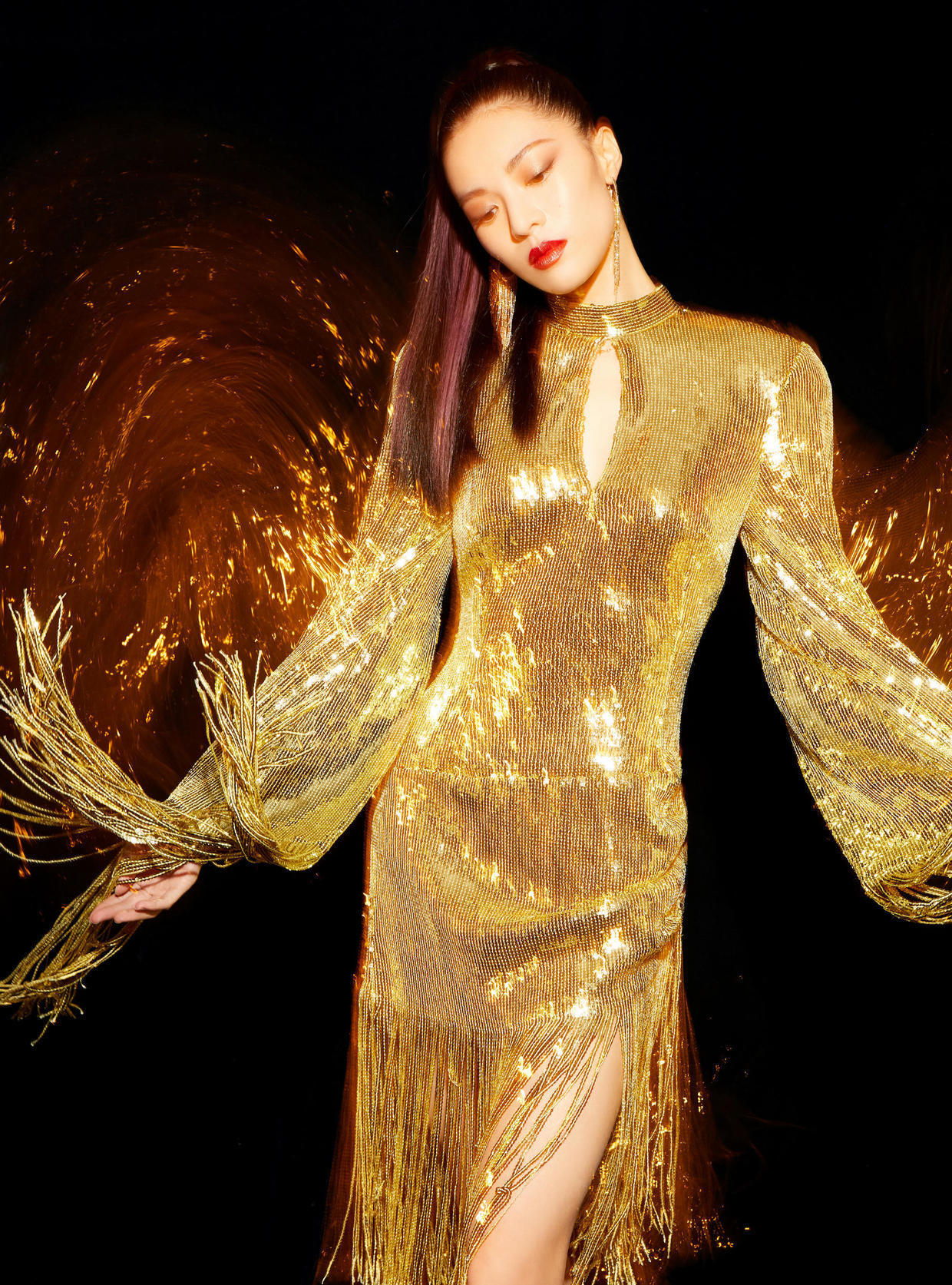 国际范|钟楚曦的“腰臀比”太完美,穿黑色抹胸礼服高贵精致,国际范十足