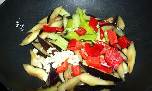 好吃|茄子简单又好吃的做法,不用油炸,不用腌,软烂鲜香赛过吃肉