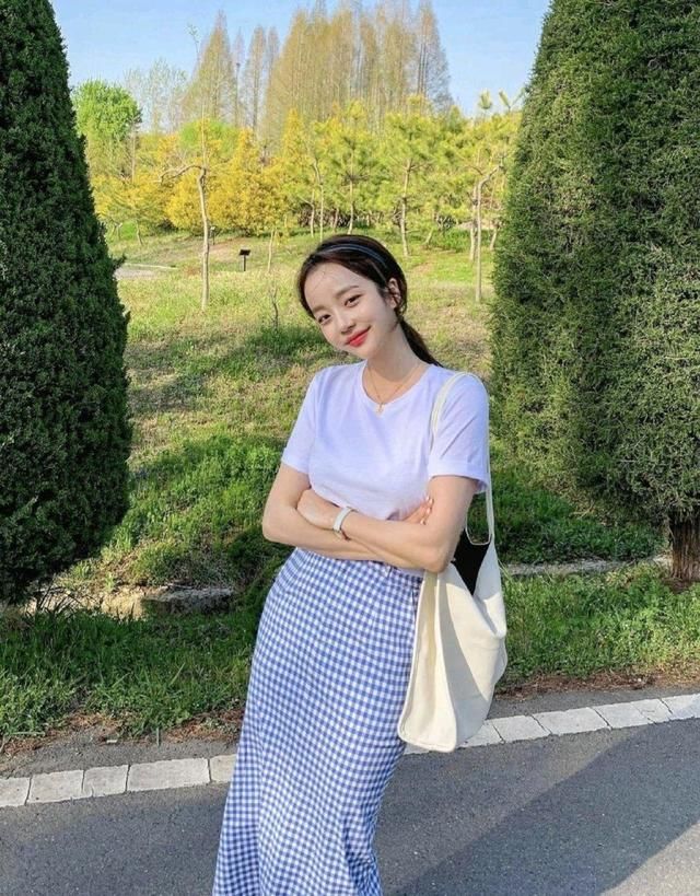 快收起你的阔腿裤，甜美温柔的小裙子更流行，清爽舒适还有气质