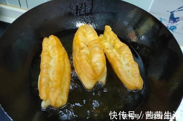 无铝泡打粉|炸油条，用酵母粉就错了，教你正确配方比例，蓬松酥脆、越吃越香
