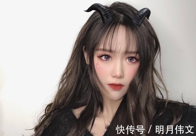 Coser|这才是顶级Coser,粉丝超过一千万,连画稿都能完美Cos