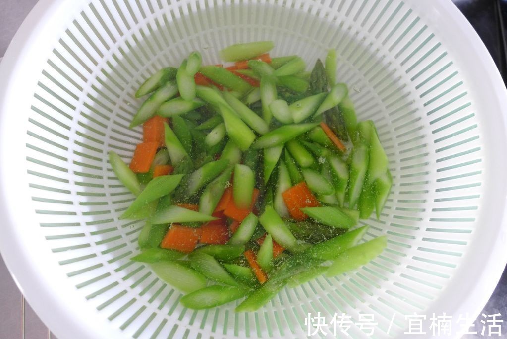 虾仁|芦笋和虾仁的完美组合,随手一炒,鲜美下饭,清爽解腻