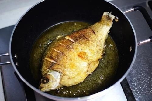 厨房好伙伴 一锅多用 知吾煮平底炒锅