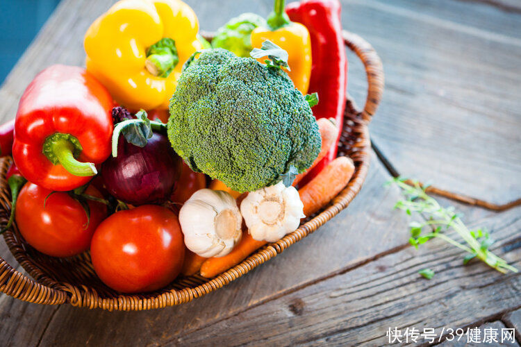 认知能力|哈佛大学20年研究证实：多吃含类黄酮的食物，或能远离老年痴呆