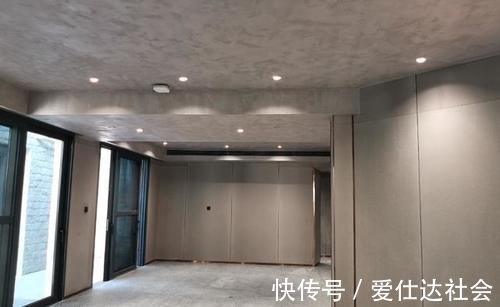 水泥|旧房改造谁还去撬地砖,如今用这种水泥,在地砖上面铺一层3mm