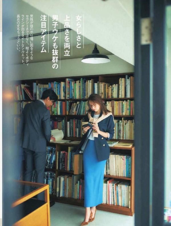 30＋的女性春季别总穿风衣！试试“西装＋T恤”穿法，简单又不落伍