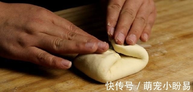 想吃烧饼不用排队买，教你在家做，咬一口直掉渣，做法简单又好吃
