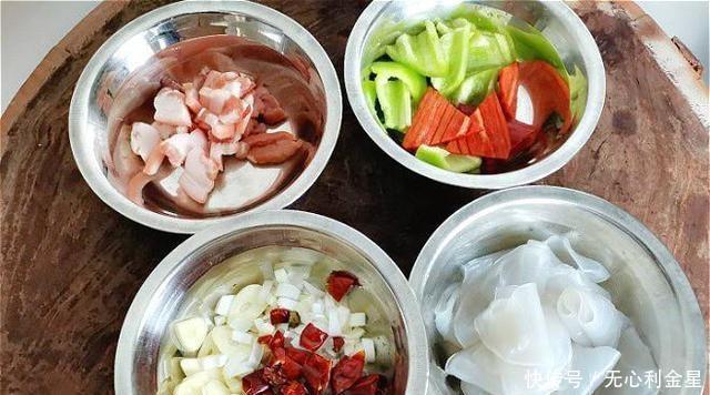 食物治愈|炒大白菜时,不要直接炒,如果你多加这一步,卷心菜更香就更美味