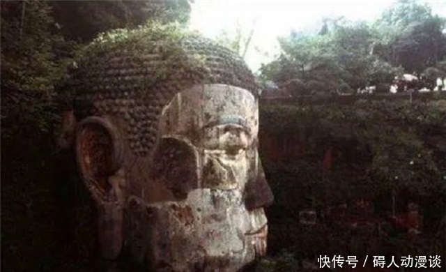 中年|乐山大佛胸口发现一密室，早年间被盗墓贼光顾，只留下一块石碑