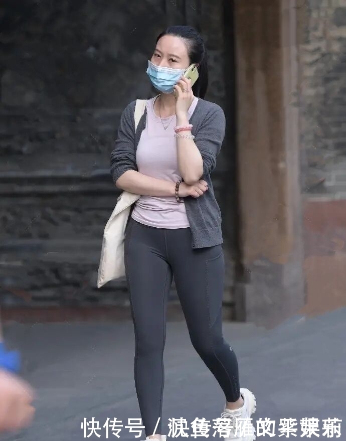 腿粗穿打底裤你没看错，时髦又显瘦，带你领略别样夏日