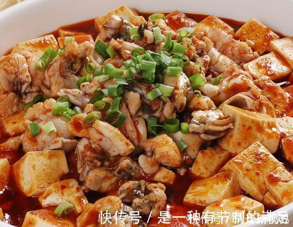 入味|做麻婆豆腐时，只要在水里加入一勺“它”，保证豆腐鲜嫩更入味！
