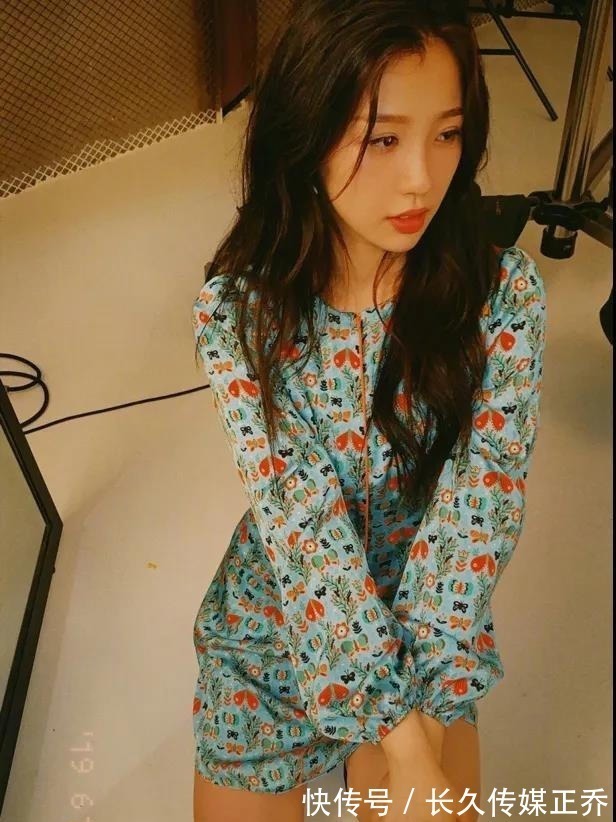 奶奶裙 入秋后短裙“失宠”了!今秋流行“奶奶裙”,不冷不热正好穿!