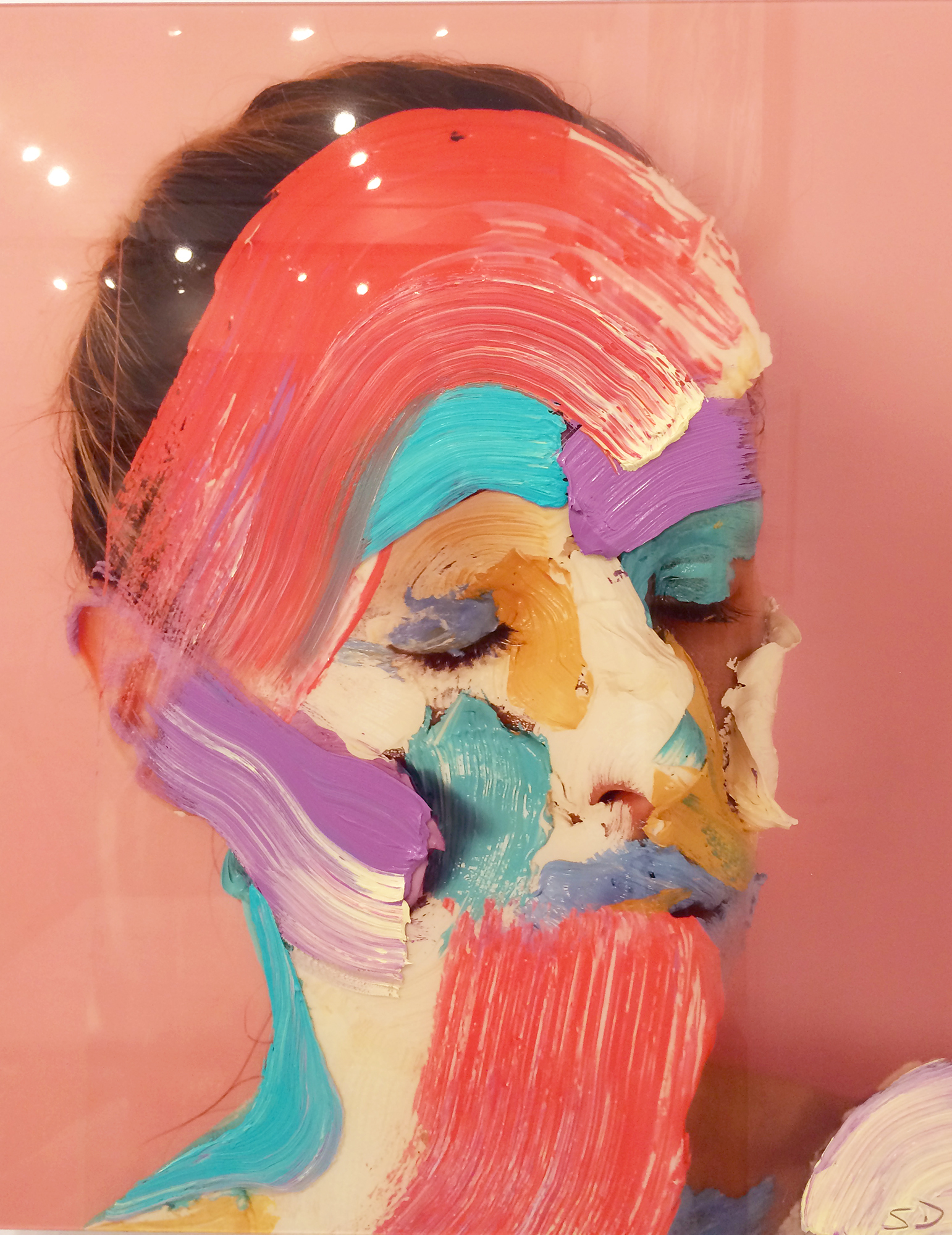 索菲·德里克@你见过在画布上画画的,可你见过在自己头上画油画的吗