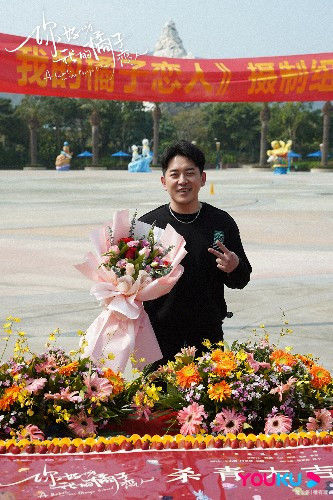 全景画面艺人张维威《你好呀，我的橘子恋人》杀青 兄弟CP引期待