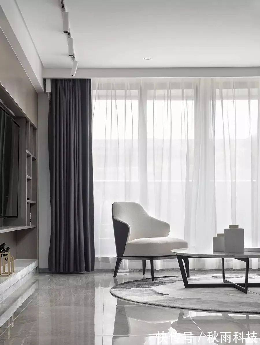 为主人|190㎡现代简约复式,灰白配+木饰面,营造安静优雅的空间