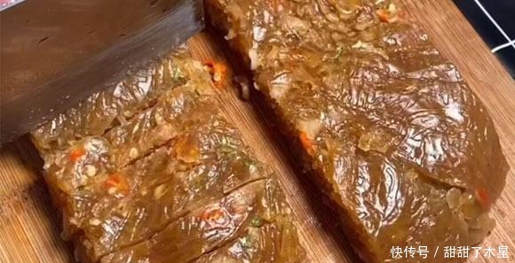 这食材耐放又便宜,多买些存起来,泡软后一拌一蒸,蘸酱吃真过瘾