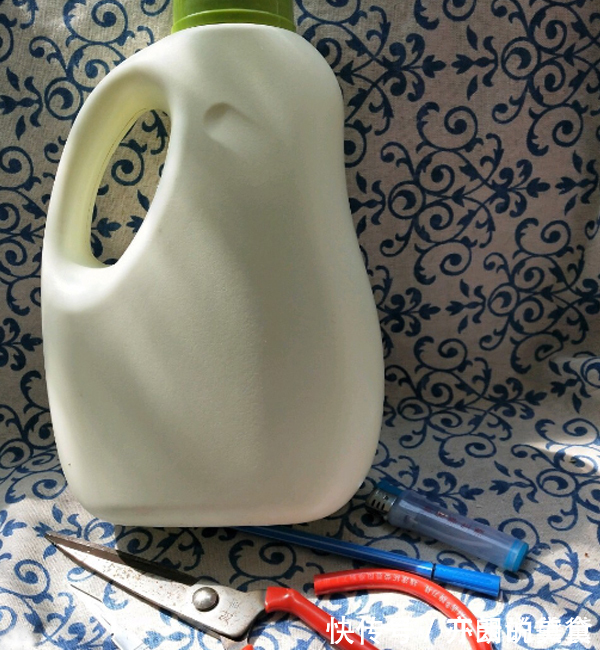 万万“别瞧不起”洗衣液瓶，随便动手改造一下美观又省钱！