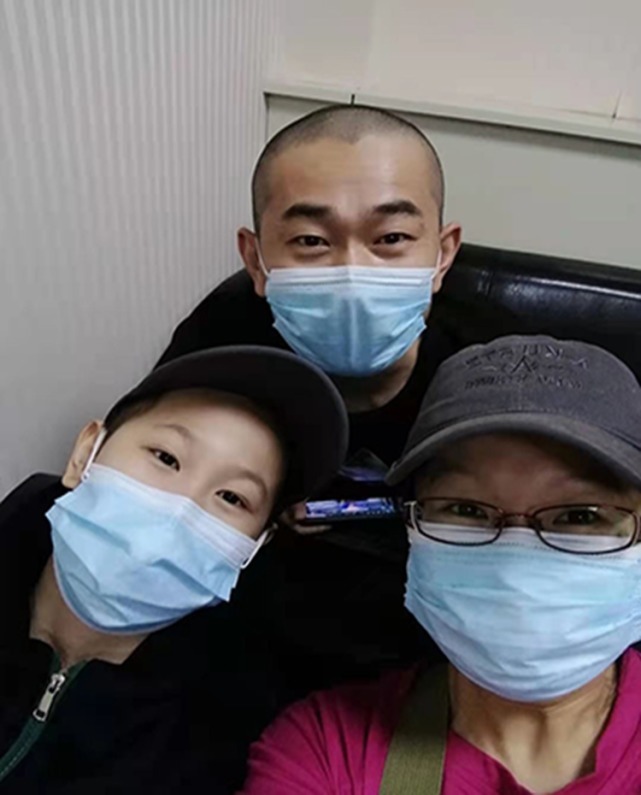 化疗|男孩十几天没吃没喝,深夜偷偷用尿沾湿嘴巴,妈妈听闻哭成泪人