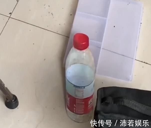 芥末#美术生的调皮日常画一个水瓶骗过老师,就连牛奶盒也可以画出来