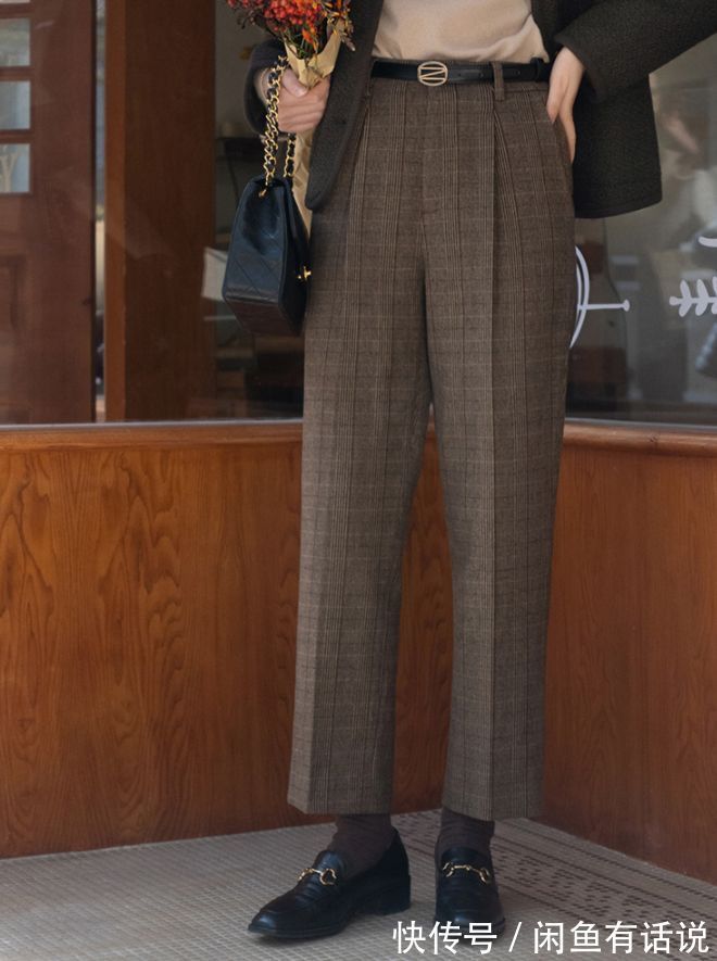 穿搭 真正优雅的中年女人,冬天都在穿“毛衣+奶茶裤”,保暖又显气质