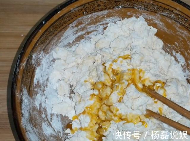 健康|不加泡打粉，不用巩，教你做健康油条，2个关键步骤，蓬松又酥脆