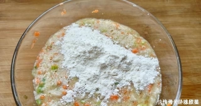 懒人早餐做法,1根山药2个鸡蛋,不用早起5分钟出锅,孩子抢着吃