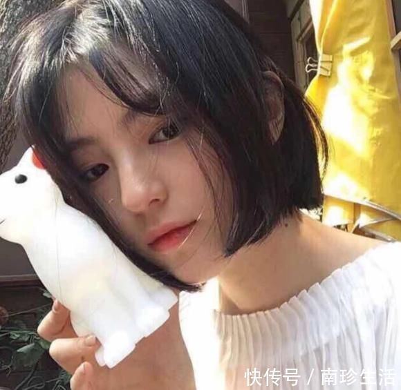 女生在学校只能“扎马尾”试试这3款减龄发型，隔壁校草+个QQ