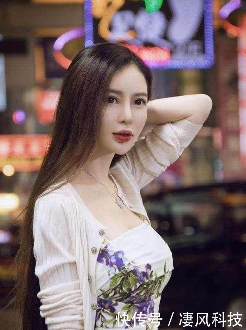 街拍美女随性优雅的精致穿搭，凸显女性性感优雅气质，细腻美观