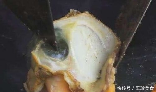 顾客|大妈街边卖“高贵”小吃，1个30元，顾客说黑心尝过后排队购买