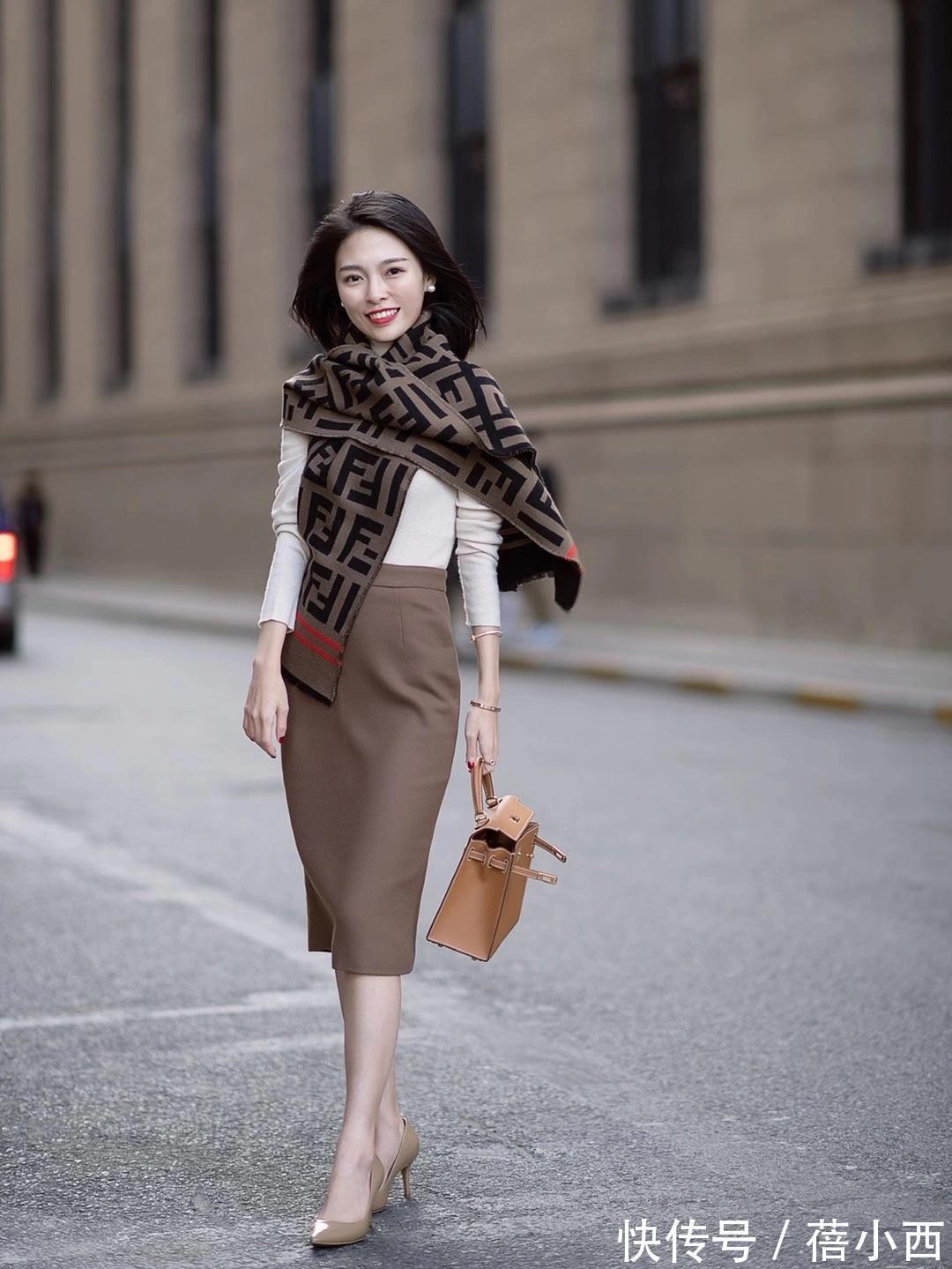 时髦|30+的女人一定要时髦,学会这5套半身裙搭配,做冬日最优雅的女王