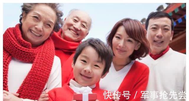 姥爷|过年去姥姥家还是奶奶家?听听孩子的回答,很现实也很清醒