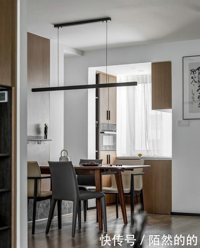 收纳|越来越多人放弃电视墙,学他家打一排柜子,美观实用两不误!聪明!