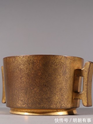 旧藏@旧藏 铜鎏金双耳筒式香炉。