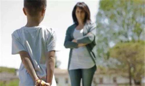 污渍|孩子衣柜里有这件衣服,不仅容易让他自卑,还会造成娃常生病