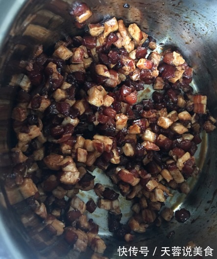 做水煎包,该用什么水很多人都做错,所以包子口感不脆,不好吃