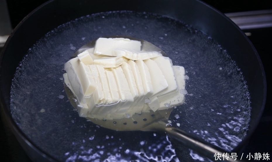 豆腐吃了几十年,第一次如此做,30年大厨亲授,太香了,只花5元