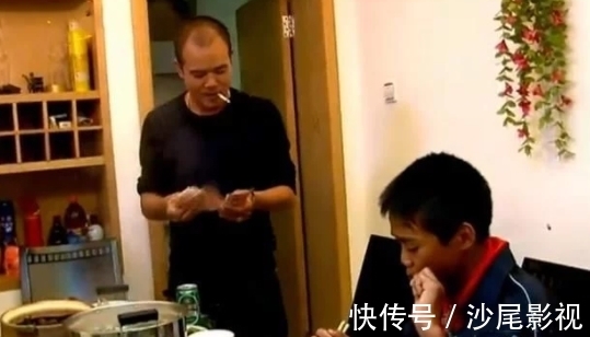 《变形记》吴宗宏忘本?屡次借钱被富爸爸拉黑,节目组的提线木偶