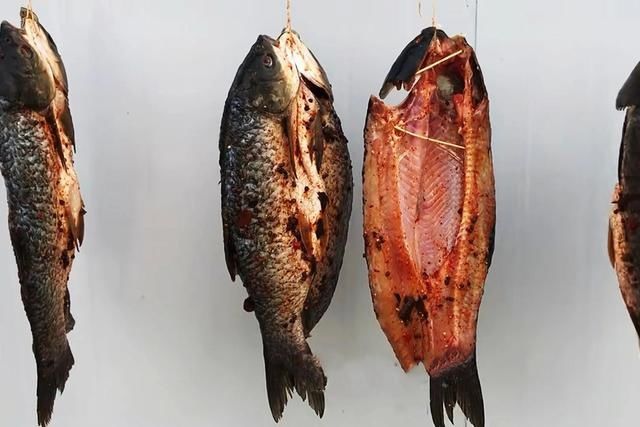 腌腊鱼，直接抹盐难怪不好吃，牢记3点，越放腊味越足，不腥不臭