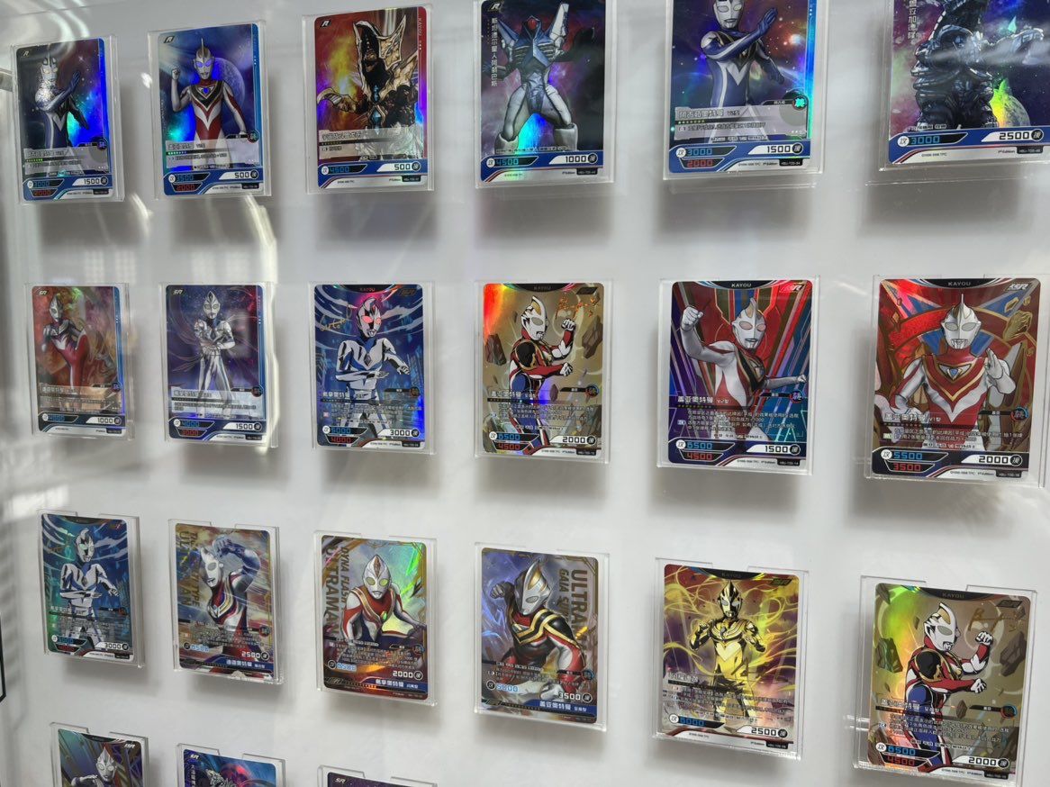 sr|没抽到隐藏卡牌而痛哭，奥特曼卡牌是怎么打入00后社交圈的？