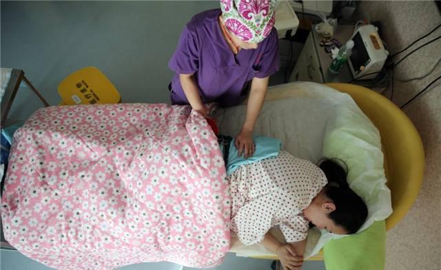 宝妈|生孩子时，先破水好还是见红好别不在意，这里面讲究有很多！