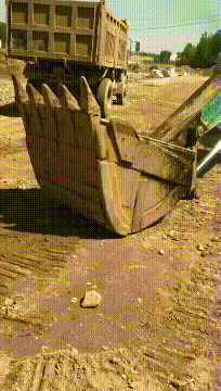 |搞笑GIF:待你长发及腰,我真想帮你剪掉